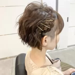特別な日の装いに 華やかなヘアをプラス♪のサムネイル